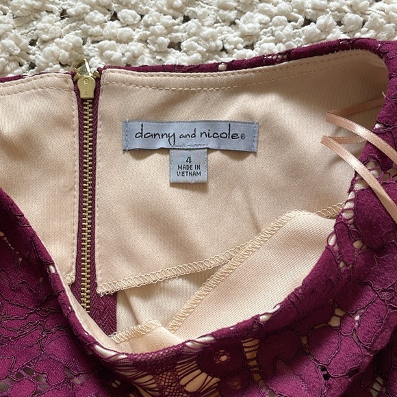 🍷 Danny & Nicole Floral Lace Bodycon Dress 🍷 - Picture 12 of 12